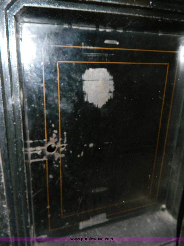 image for item T9895 Vintage cast safe