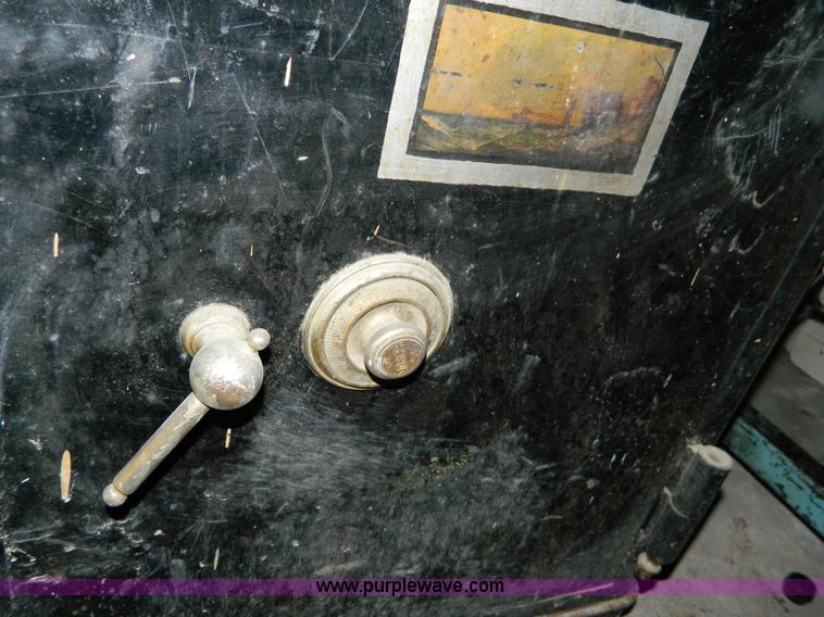 image for item T9895 Vintage cast safe