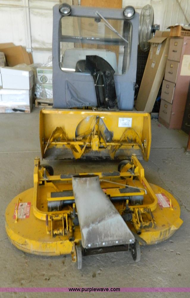 image for item T9896 1997 Walker W7GHS mower