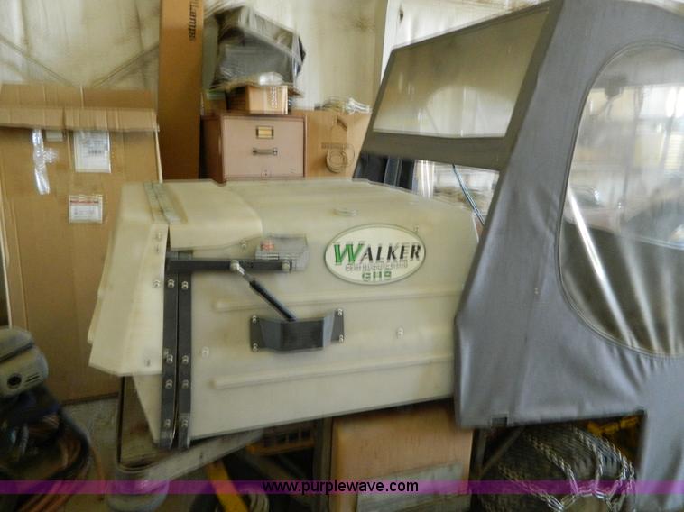 image for item T9896 1997 Walker W7GHS mower