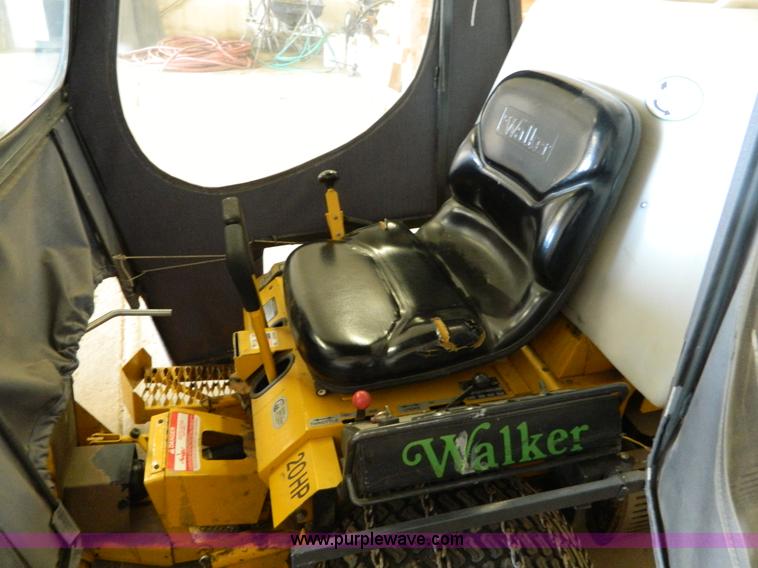 image for item T9896 1997 Walker W7GHS mower