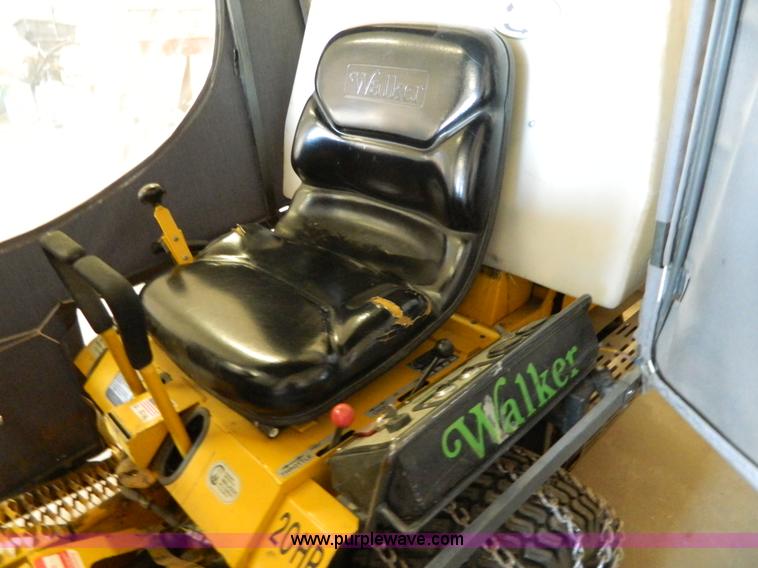 image for item T9896 1997 Walker W7GHS mower