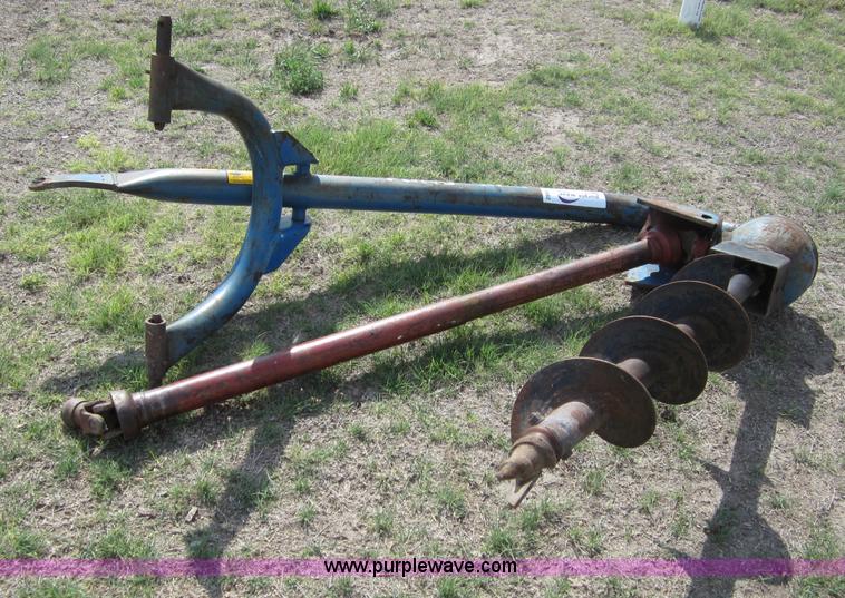 image for item A3882 Ford 905 three point post hole digger