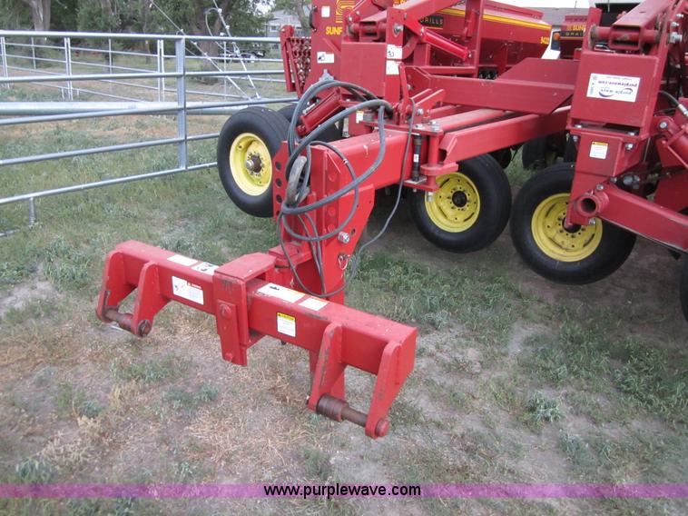 image for item A3885 Sunflower 9432-30 grain drill