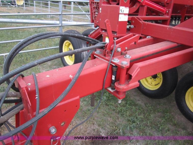 image for item A3885 Sunflower 9432-30 grain drill