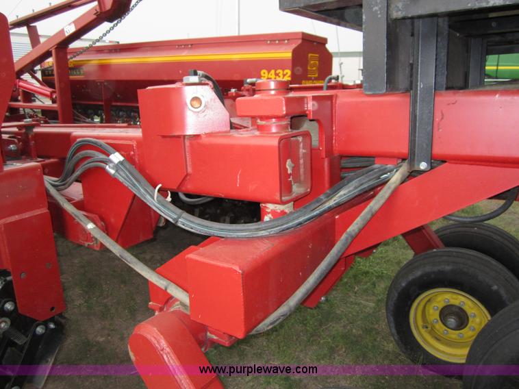 image for item A3885 Sunflower 9432-30 grain drill