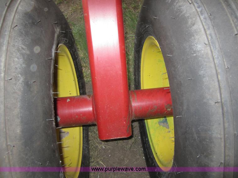 image for item A3885 Sunflower 9432-30 grain drill