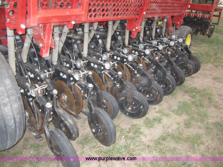 image for item A3885 Sunflower 9432-30 grain drill