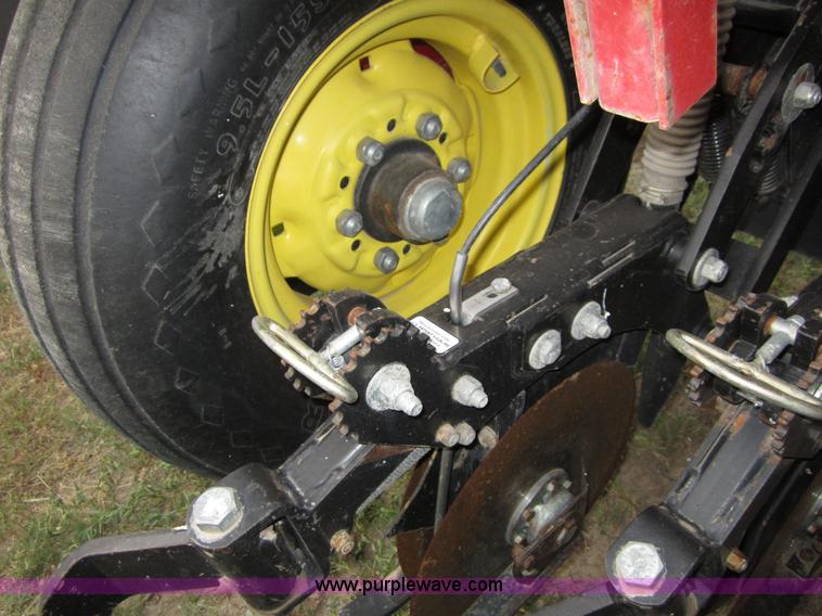 image for item A3885 Sunflower 9432-30 grain drill