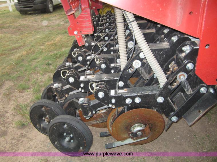 image for item A3885 Sunflower 9432-30 grain drill