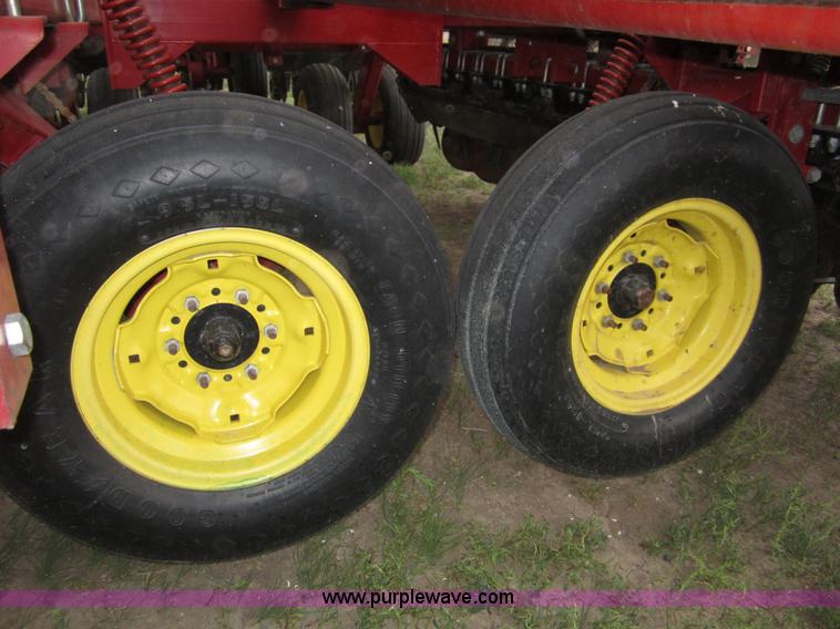 image for item A3885 Sunflower 9432-30 grain drill