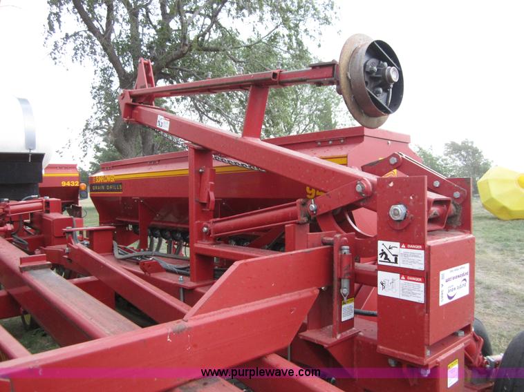 image for item A3885 Sunflower 9432-30 grain drill