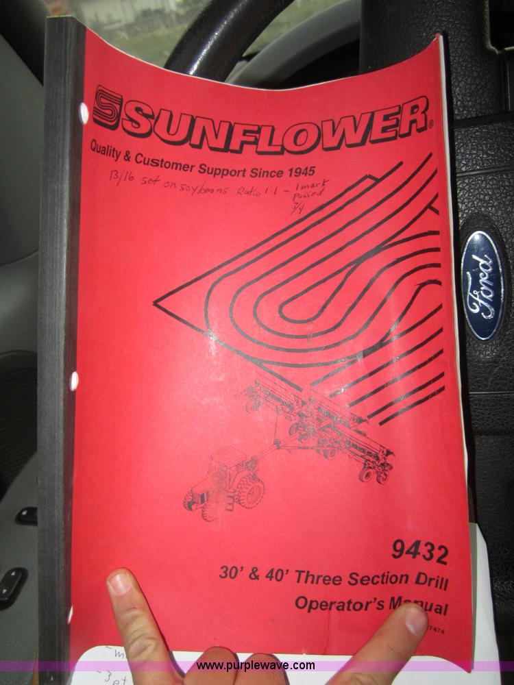 image for item A3885 Sunflower 9432-30 grain drill