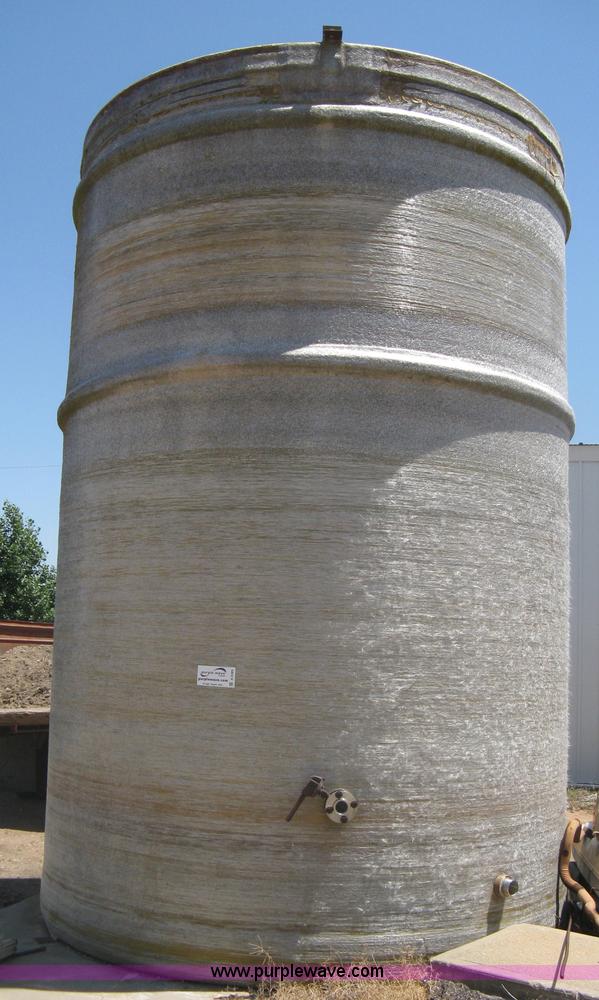 image for item A6389 Fiberglass 8,000 gallon tank