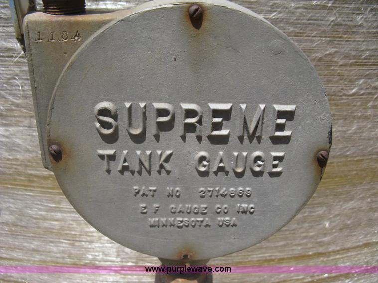 image for item A6389 Fiberglass 8,000 gallon tank