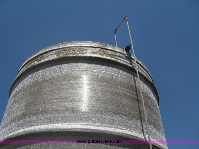 image for item A6389 Fiberglass 8,000 gallon tank