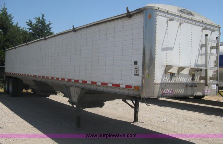 image for item A6390 2002 Wilson DWH400 Pace Setter hopper bottom grain trailer