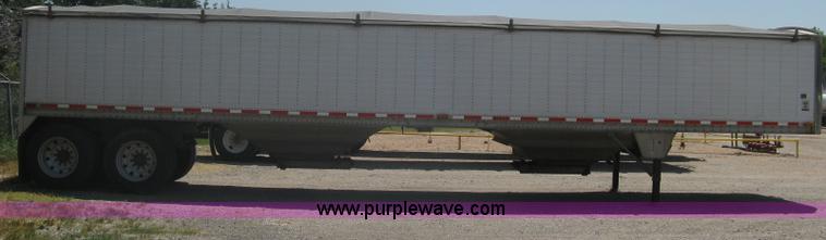 image for item A6390 2002 Wilson DWH400 Pace Setter hopper bottom grain trailer