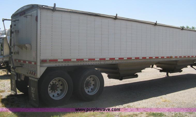 image for item A6390 2002 Wilson DWH400 Pace Setter hopper bottom grain trailer