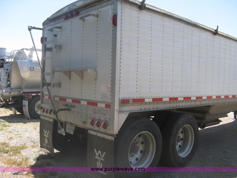 image for item A6390 2002 Wilson DWH400 Pace Setter hopper bottom grain trailer