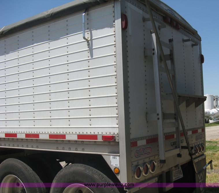 image for item A6390 2002 Wilson DWH400 Pace Setter hopper bottom grain trailer
