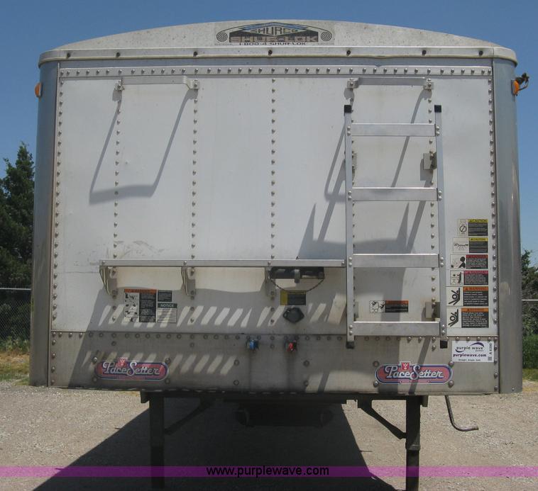 image for item A6390 2002 Wilson DWH400 Pace Setter hopper bottom grain trailer