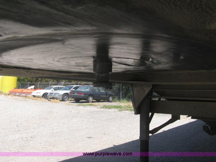 image for item A6390 2002 Wilson DWH400 Pace Setter hopper bottom grain trailer