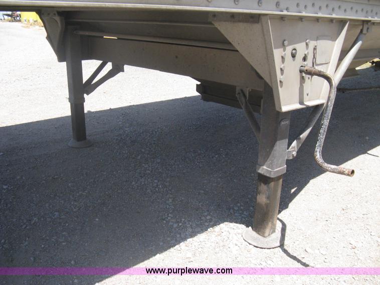 image for item A6390 2002 Wilson DWH400 Pace Setter hopper bottom grain trailer