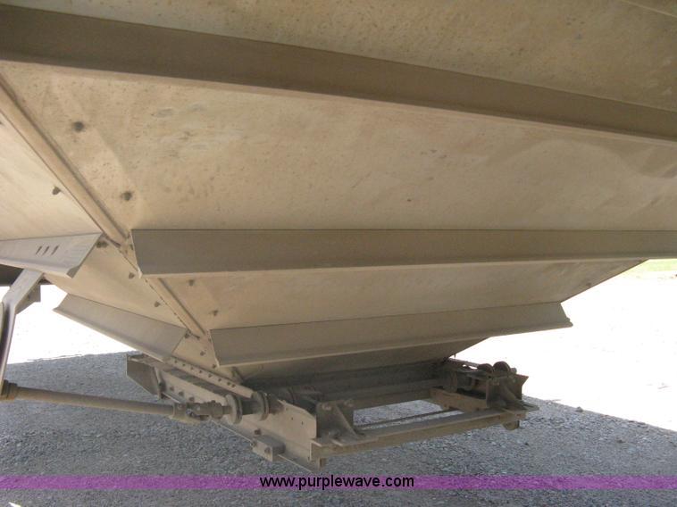 image for item A6390 2002 Wilson DWH400 Pace Setter hopper bottom grain trailer