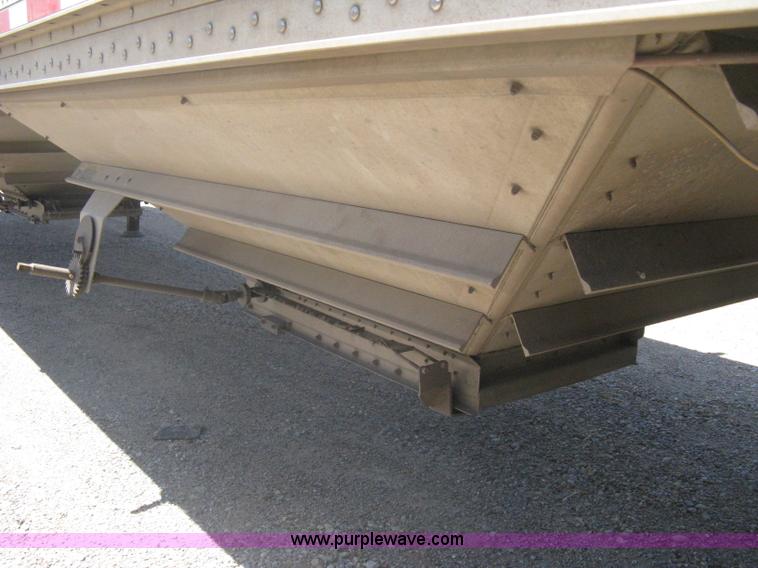 image for item A6390 2002 Wilson DWH400 Pace Setter hopper bottom grain trailer