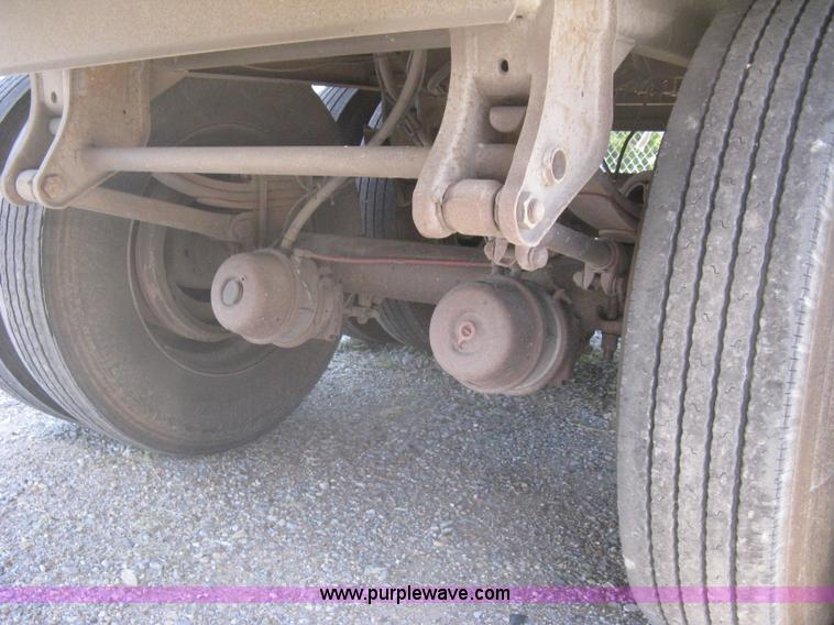 image for item A6390 2002 Wilson DWH400 Pace Setter hopper bottom grain trailer