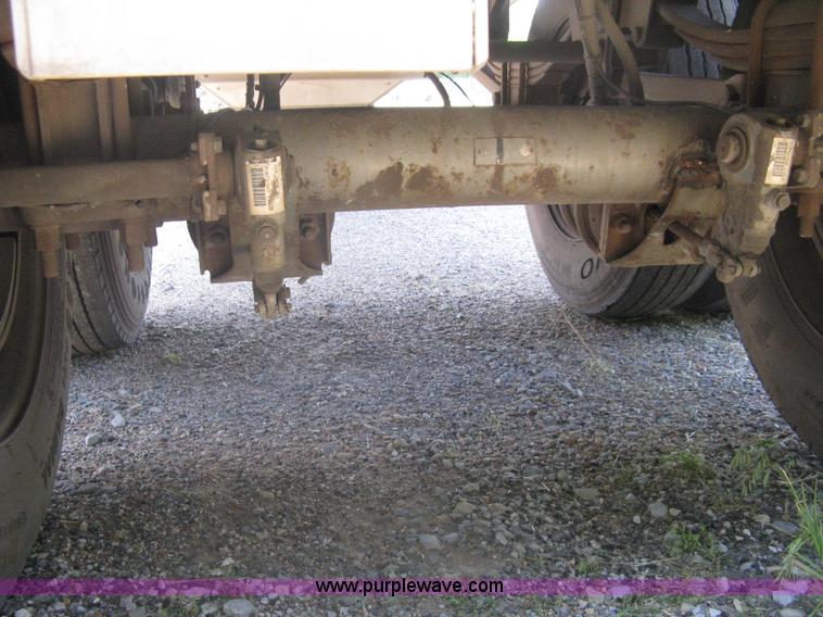 image for item A6390 2002 Wilson DWH400 Pace Setter hopper bottom grain trailer
