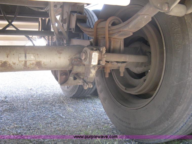 image for item A6390 2002 Wilson DWH400 Pace Setter hopper bottom grain trailer