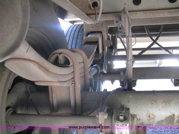 image for item A6390 2002 Wilson DWH400 Pace Setter hopper bottom grain trailer