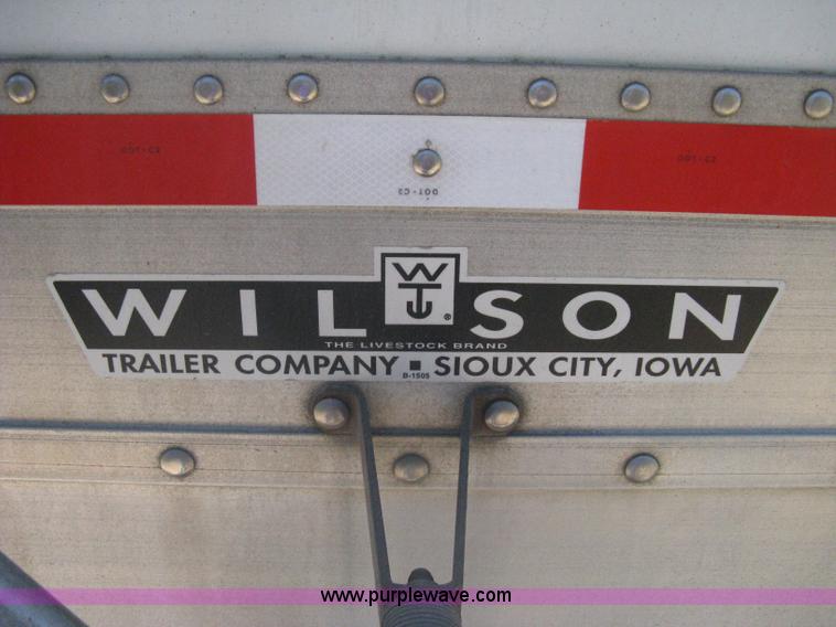 image for item A6390 2002 Wilson DWH400 Pace Setter hopper bottom grain trailer