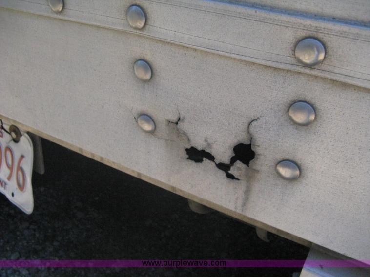 image for item A6390 2002 Wilson DWH400 Pace Setter hopper bottom grain trailer