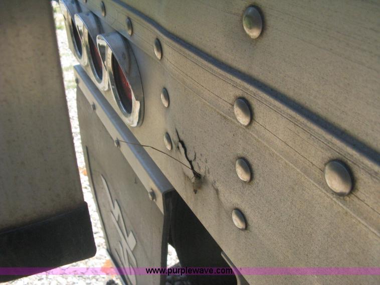 image for item A6390 2002 Wilson DWH400 Pace Setter hopper bottom grain trailer