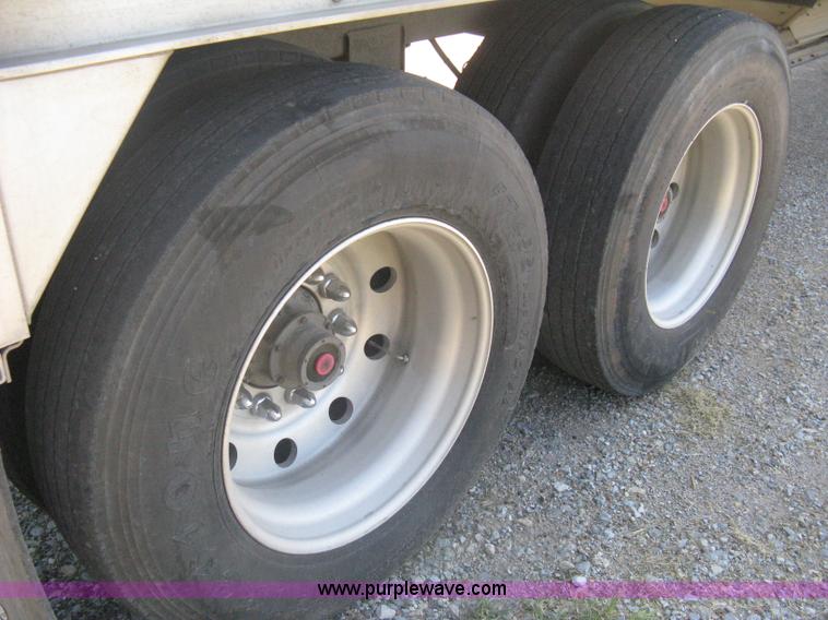 image for item A6390 2002 Wilson DWH400 Pace Setter hopper bottom grain trailer