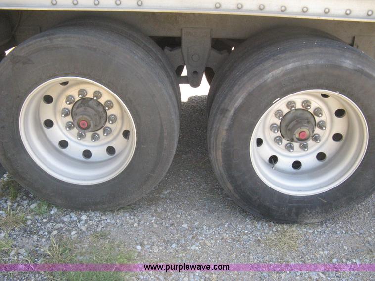 image for item A6390 2002 Wilson DWH400 Pace Setter hopper bottom grain trailer