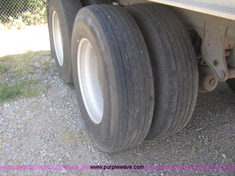 image for item A6390 2002 Wilson DWH400 Pace Setter hopper bottom grain trailer