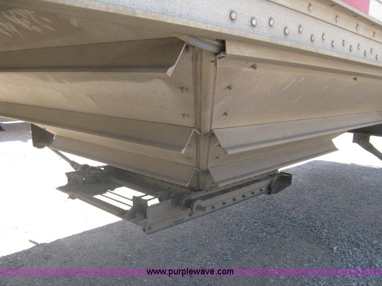 image for item A6390 2002 Wilson DWH400 Pace Setter hopper bottom grain trailer