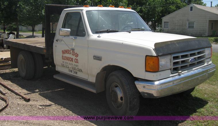 image for item A6391 1989 Ford F350 Custom pickup truck