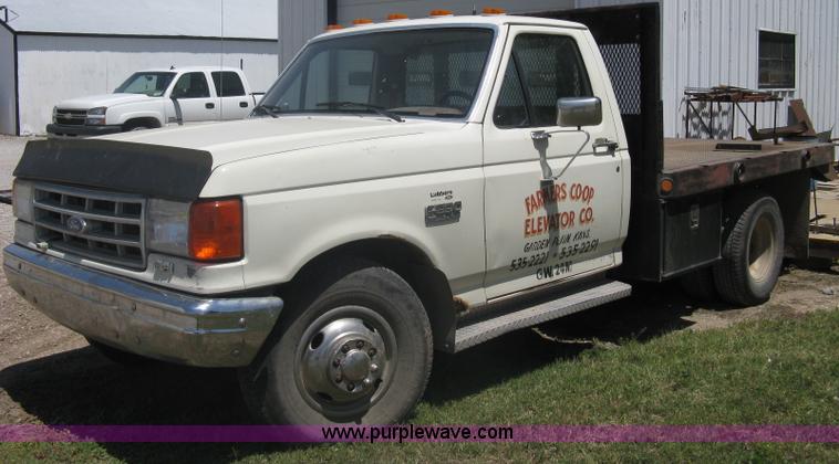 image for item A6391 1989 Ford F350 Custom pickup truck