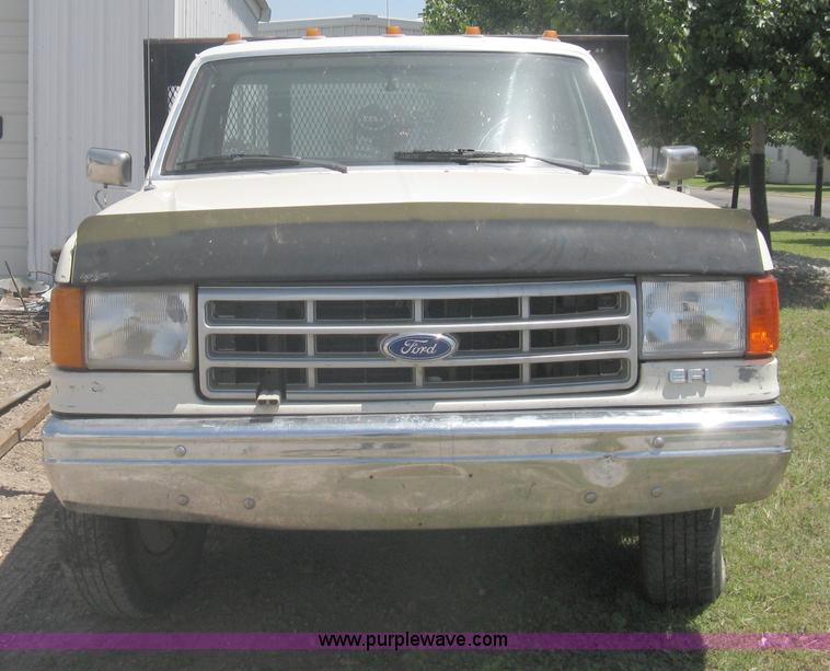 image for item A6391 1989 Ford F350 Custom pickup truck