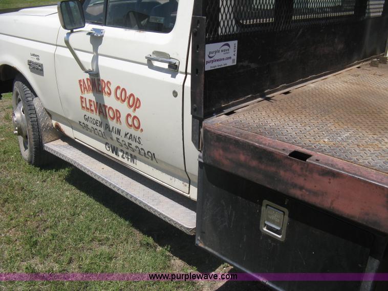 image for item A6391 1989 Ford F350 Custom pickup truck