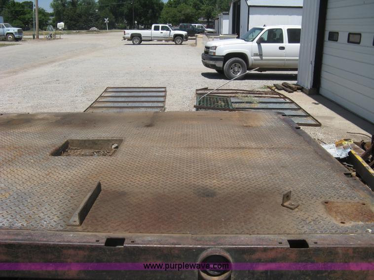 image for item A6391 1989 Ford F350 Custom pickup truck