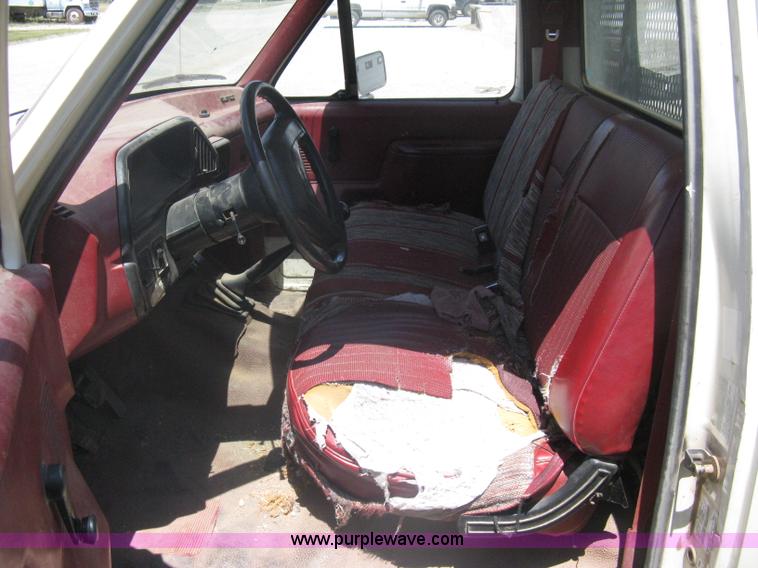 image for item A6391 1989 Ford F350 Custom pickup truck