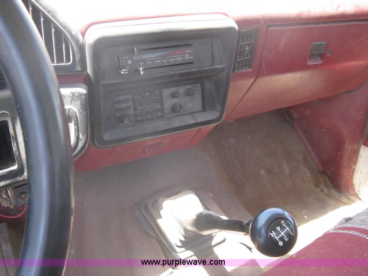 image for item A6391 1989 Ford F350 Custom pickup truck