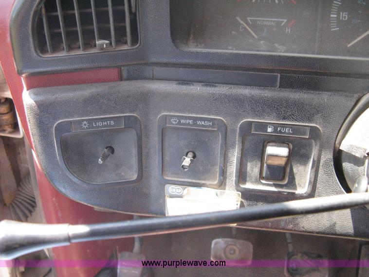 image for item A6391 1989 Ford F350 Custom pickup truck