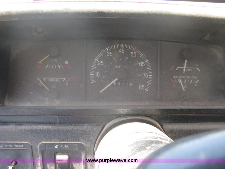 image for item A6391 1989 Ford F350 Custom pickup truck